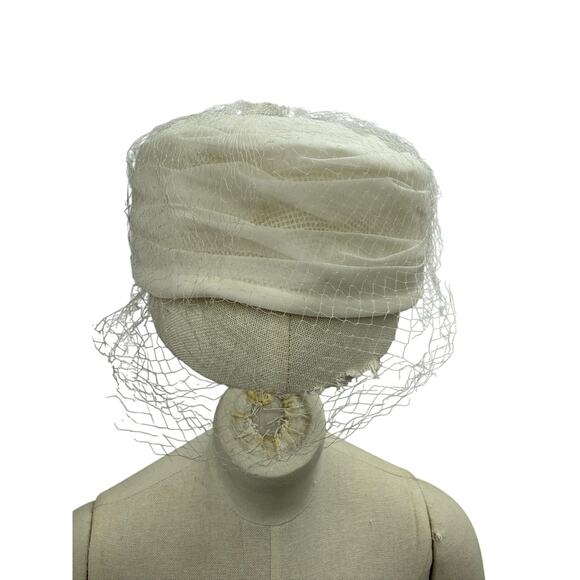 Vintage 1960s White Pillbox Hat Veil Union Label Wedding Formal main image 5